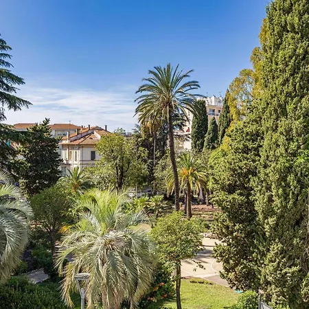 Quiet And Luxurious - Center *